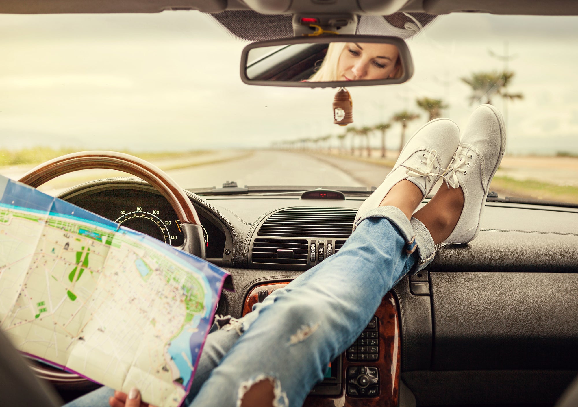 Gearing Up For A Summer Vacay? Eat Healthy Away From Home With These Expert Tips